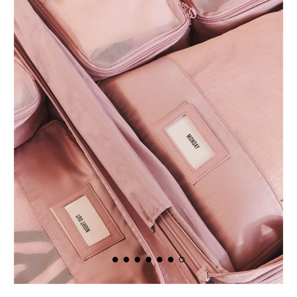 BEIS. Compression packing cubes atlas pink
